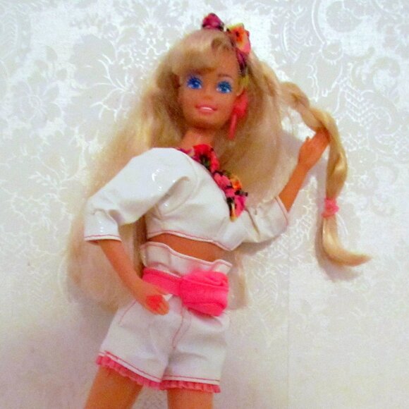 BARBIE ROLLERBLADER in WHITE VINYL ROLLER DERBY OUTFIT, CHIC MISMATCHED SKATES! - Picture 9 of 11